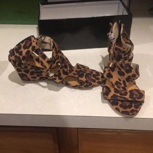 Cute leopard women’s 7 strappy wedges never worn